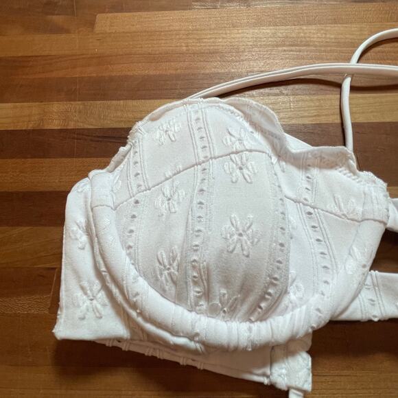 Isabella Rose Meadow U-wire Cutout Lettuce Ruffle bikini top white Small $84 - Picture 3 of 8